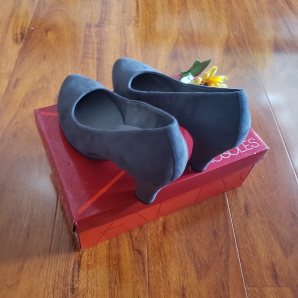 Ladies Grey Aerosoles Career Memory Foam Pumps - Picture 9 of 12